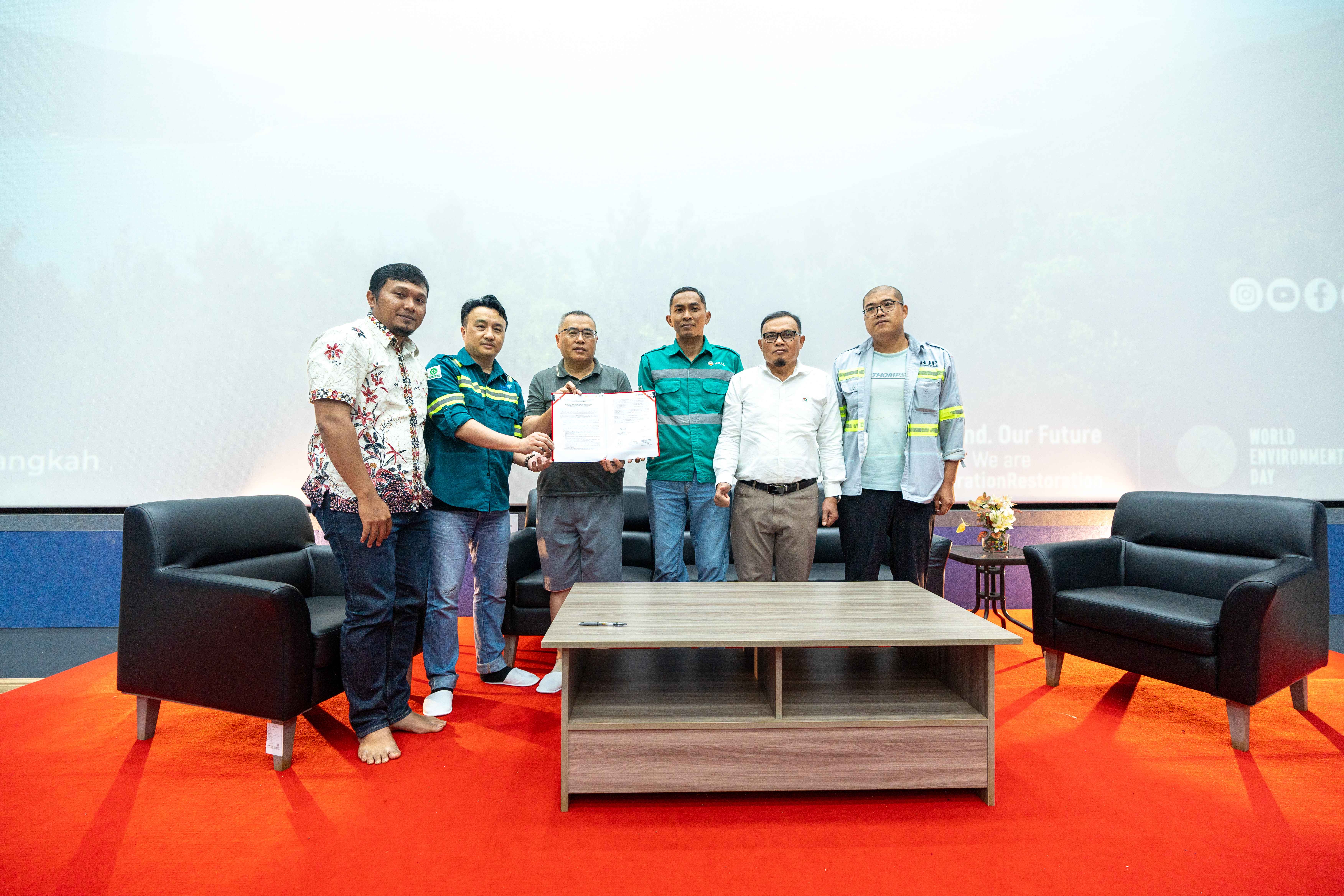 Jajaran manajemen harita nickel menandatangani mou awalbaikdariobi Jajaran manajemen harita nickel menandatangani mou awalbaikdariobi